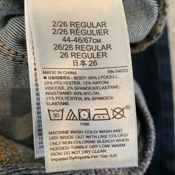 GAP True Skinny Maternity Jeans - Picture 2 of 2